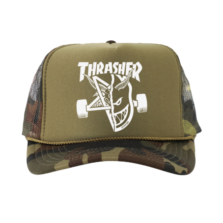 Gorra Trucker Thrasher x Spitfire Thrash & Burn Camuflada con bordado colaborativo sobre panel camuflado y malla posterior negra.