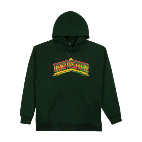 Polera Thrasher Luchadora Forest Green con logo multicolor estilo lucha libre sobre fondo verde bosque.