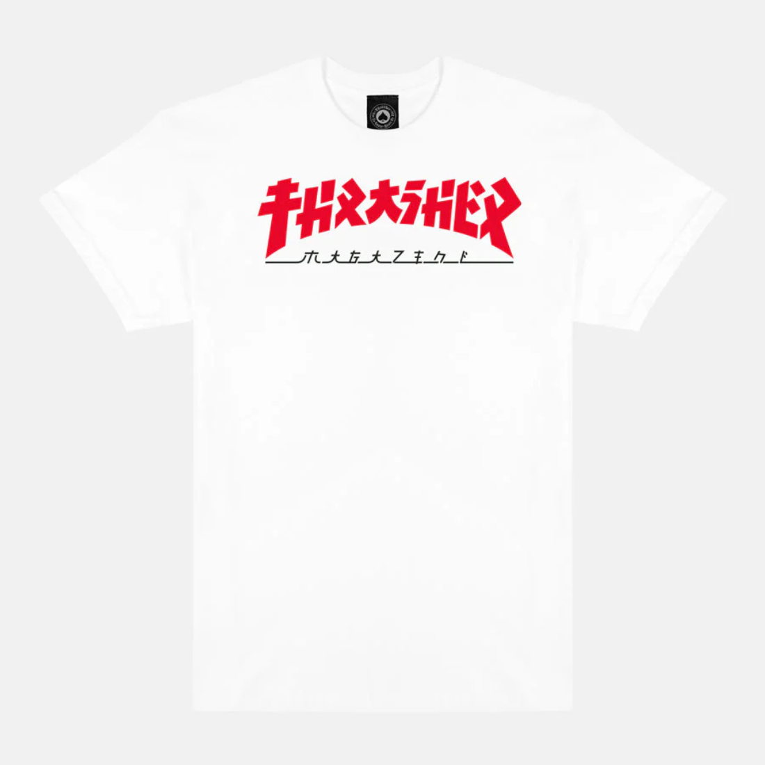 Polo blanco Thrasher Godzilla con logo japonés rojo frontal