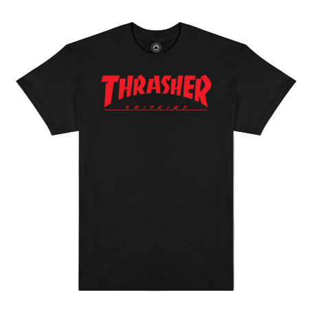 Polo Thrasher x Spitfire Big Head Jake Black con logo Thrasher y gráfico Big Head en rojo y amarillo sobre fondo negro.